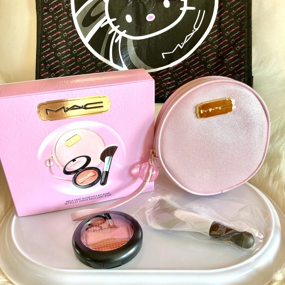 💄HP!💄LAST ONE! MAC Indulgent Glow Face Kit - Picture 1 of 14